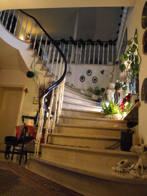 Haus de Paoli - Treppenaufgang zu Zimmer oben