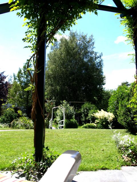Haus de Paoli - Blick von Terrasse unten in den Garten